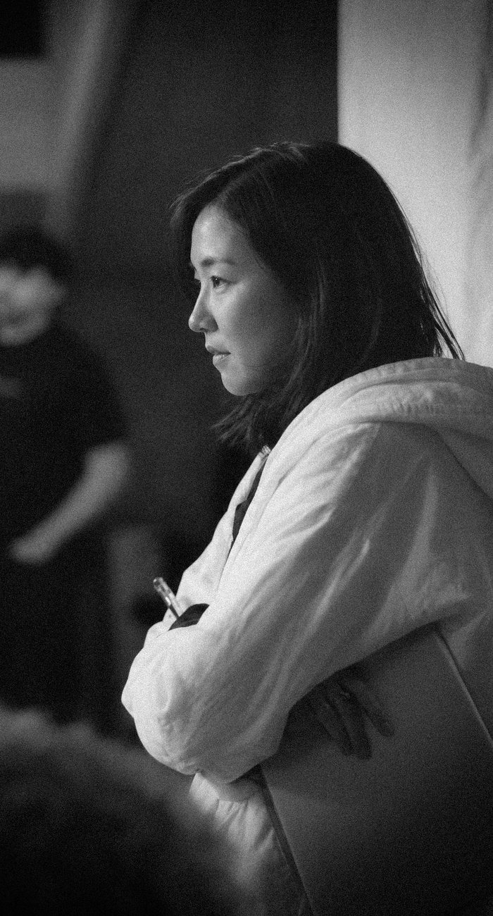현장을 지켜보는 조연출